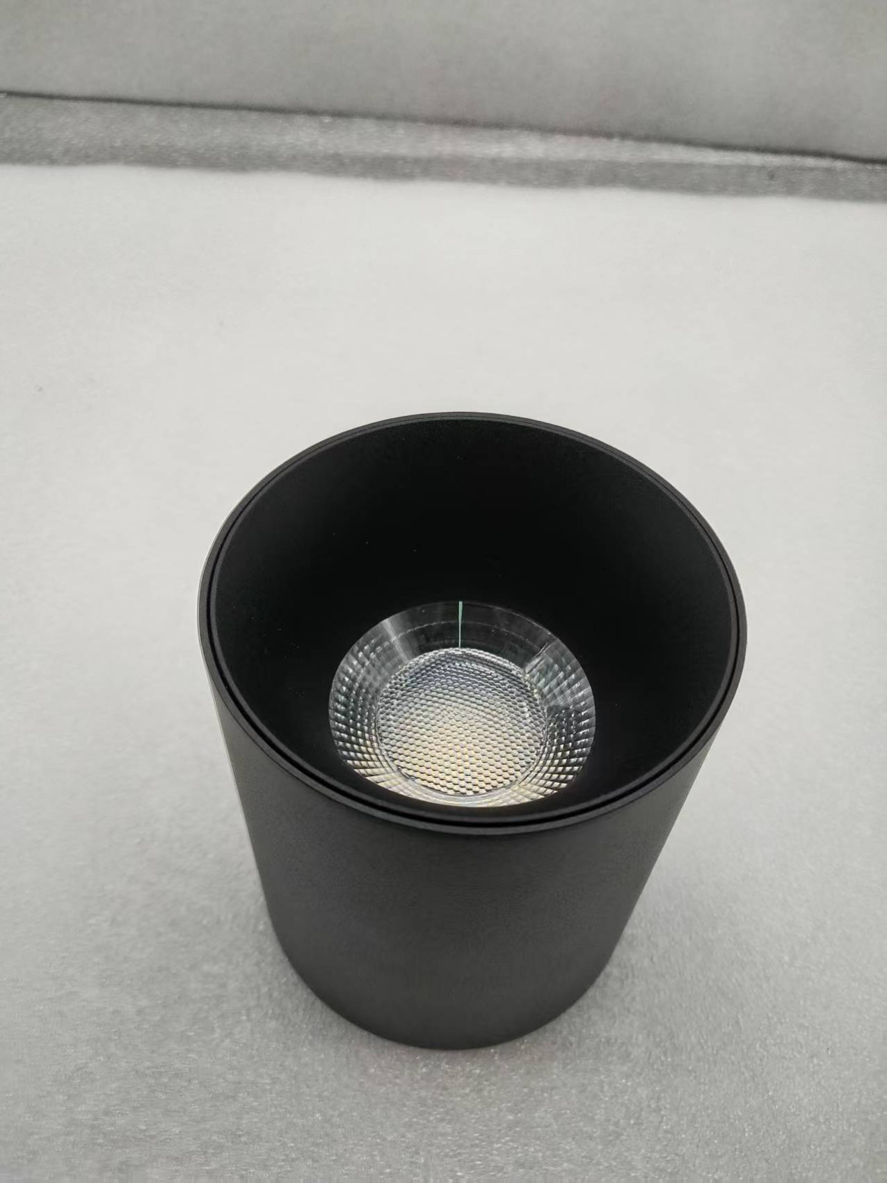 Angle view of KH-DLC73A04 surface-mounted black LED downlight